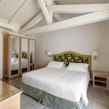 Ortensia Aparthotel 4*